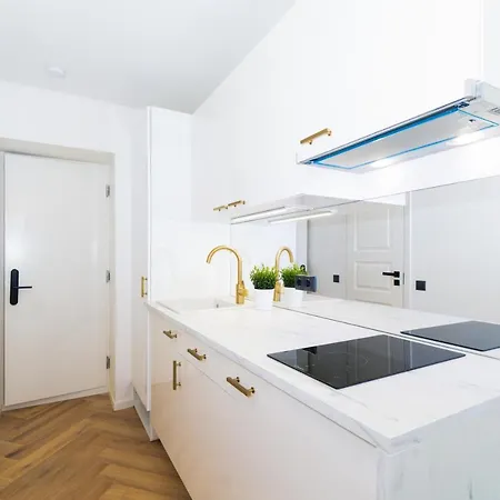 Airport By Revalhome 公寓式酒店