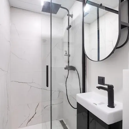 公寓式酒店 Airport By Revalhome