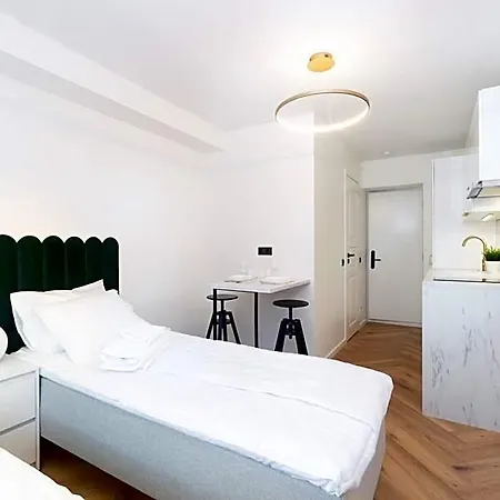 Airport Hotel apartamentowy 3*