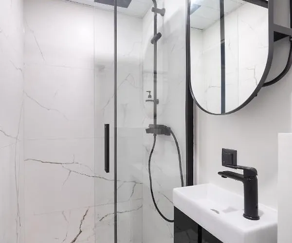 Apartmanhotel Airport By Revalhome