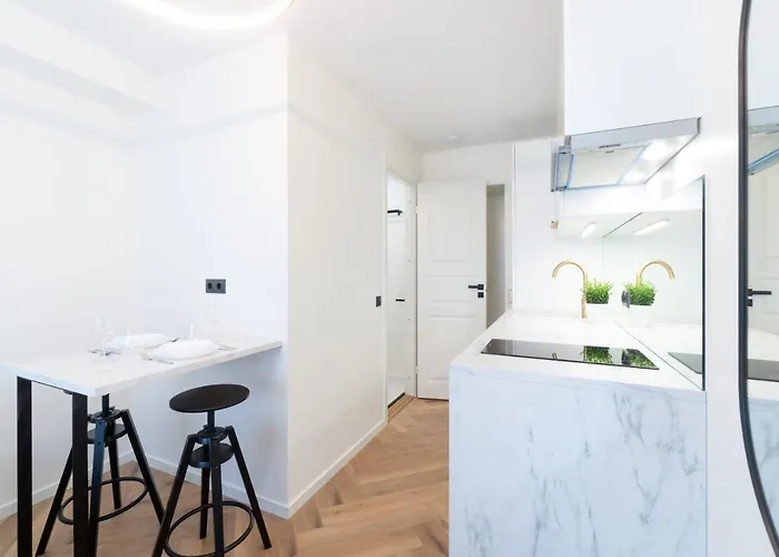 Airport By Revalhome 3*